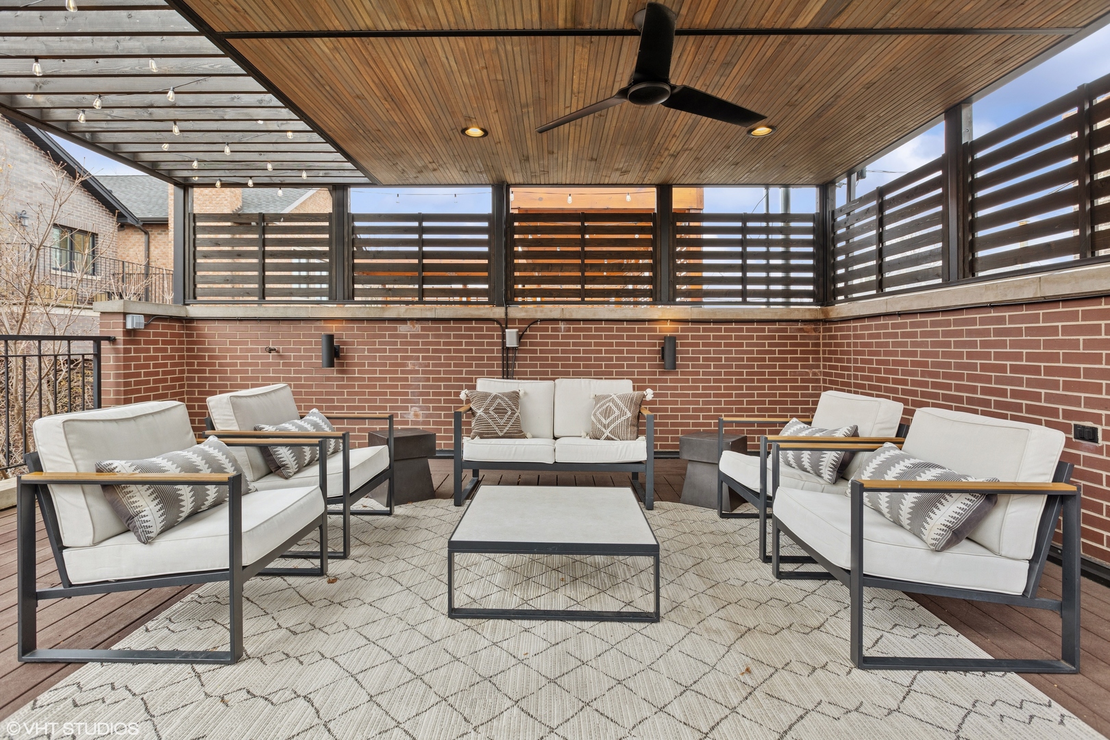 1900 W Bradley Place