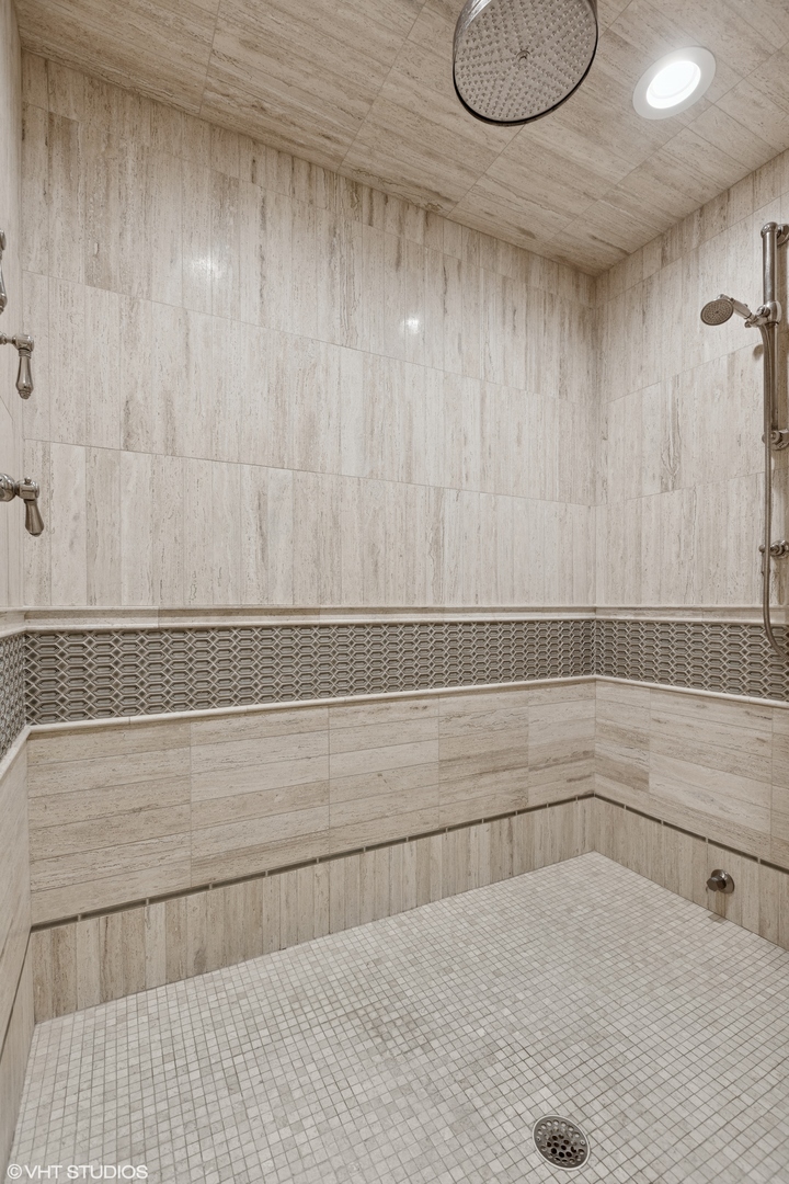 1900 W Bradley Place