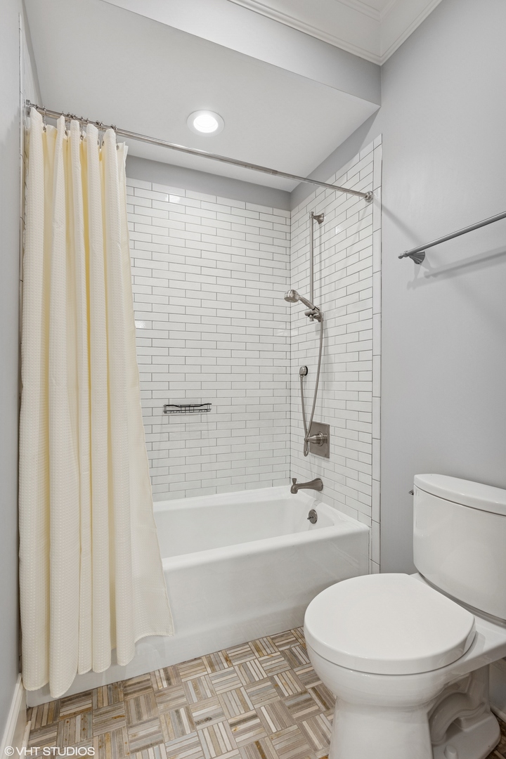 1900 W Bradley Place