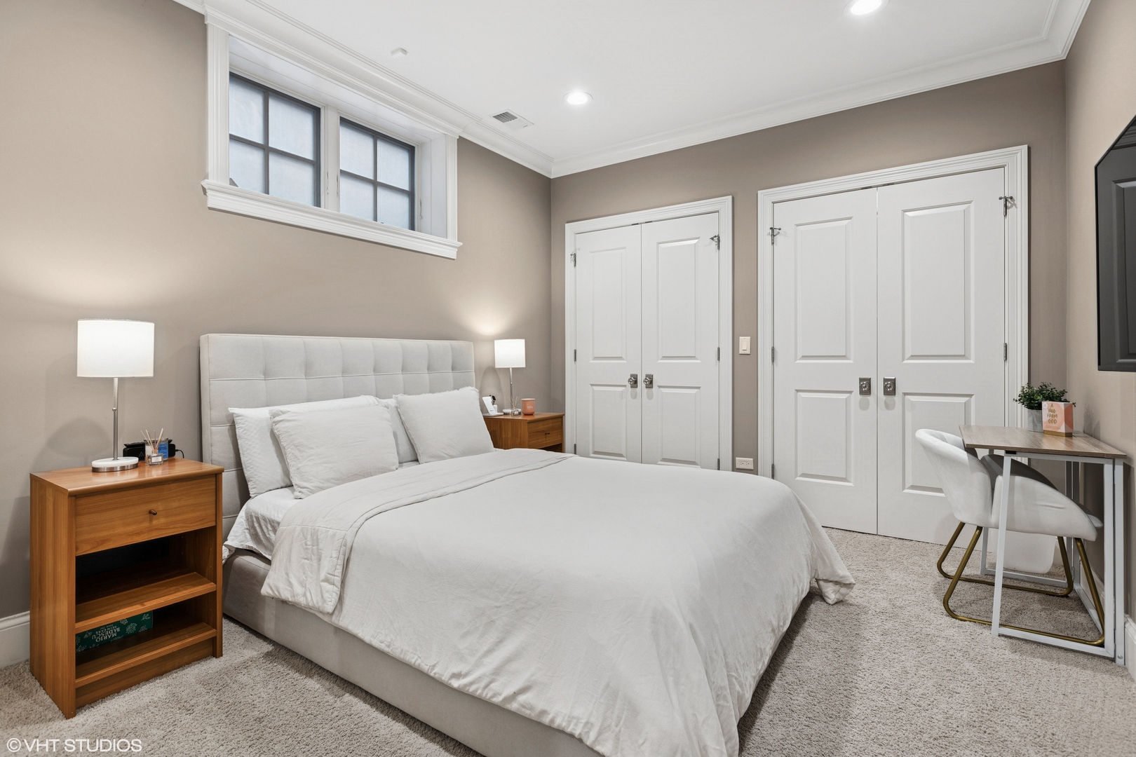 1900 W Bradley Place