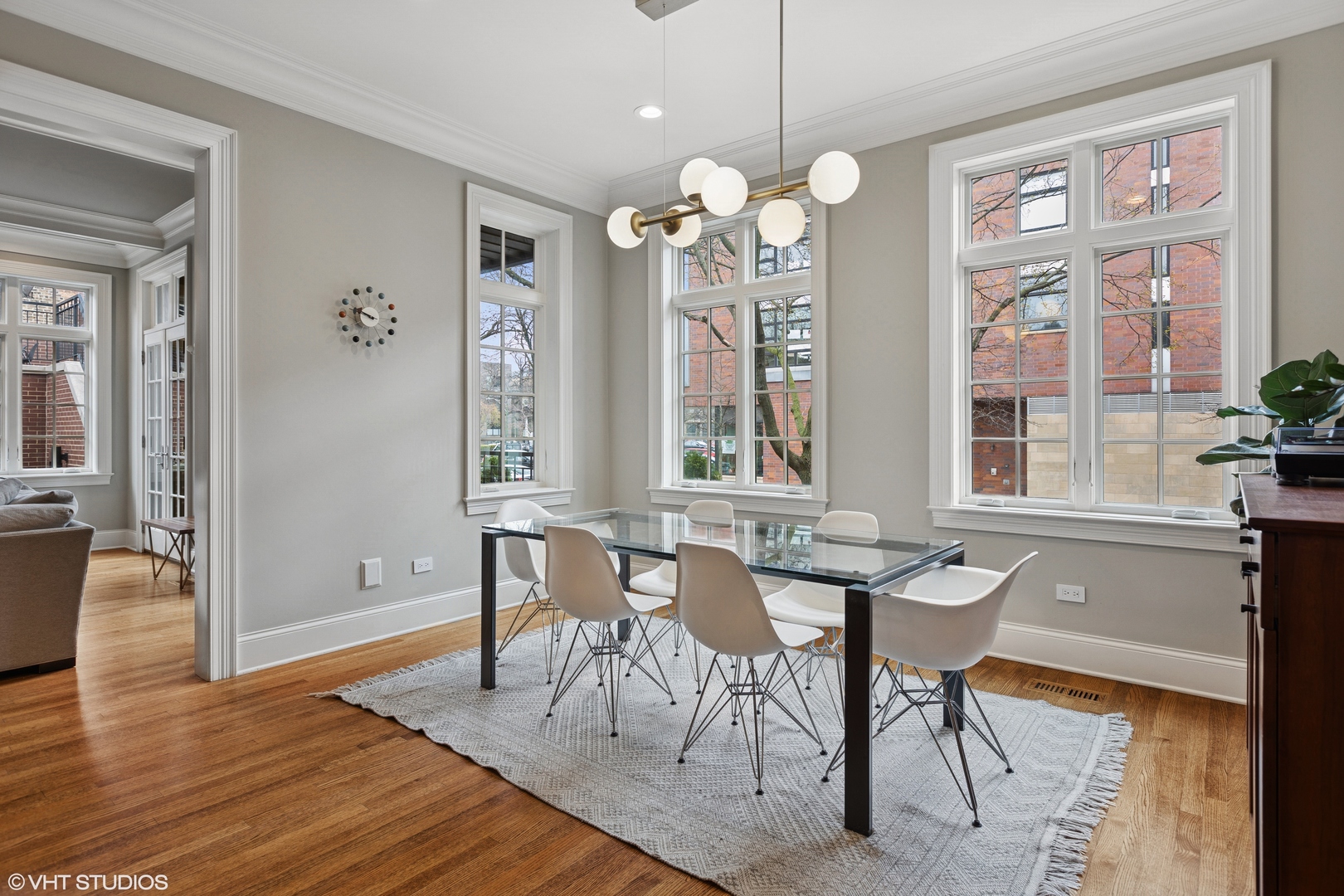 1900 W Bradley Place