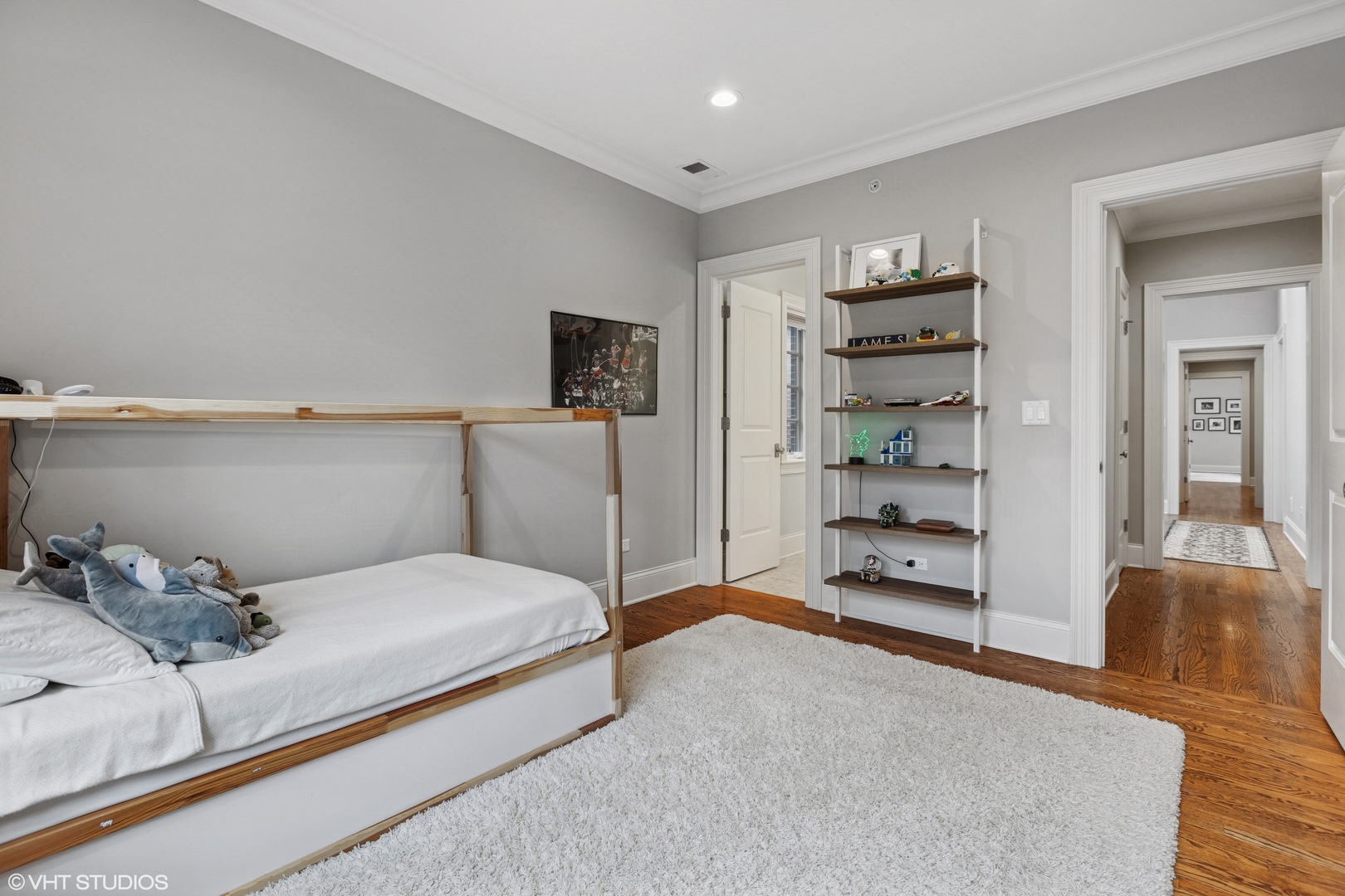 1900 W Bradley Place