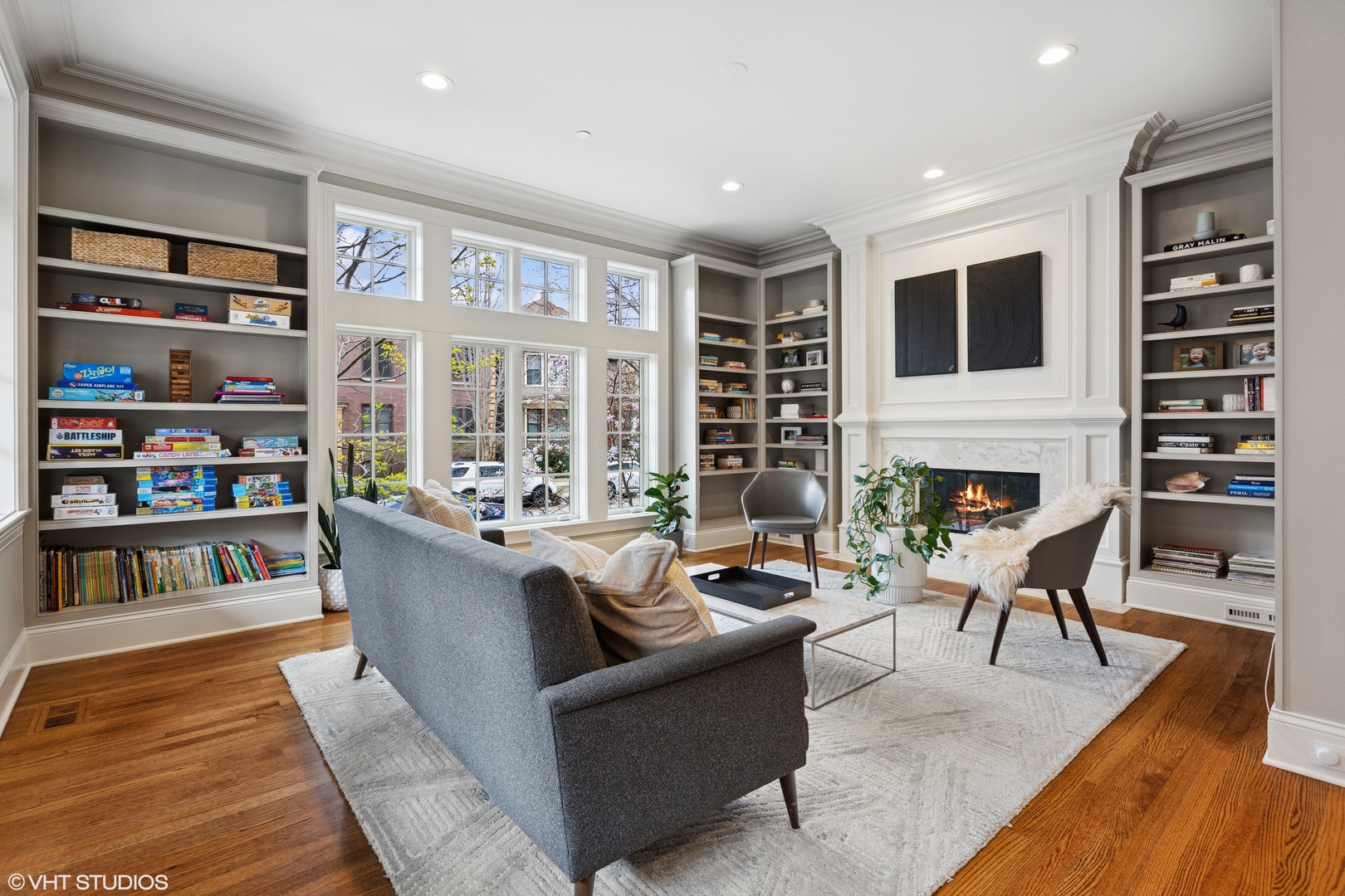 1900 W Bradley Place