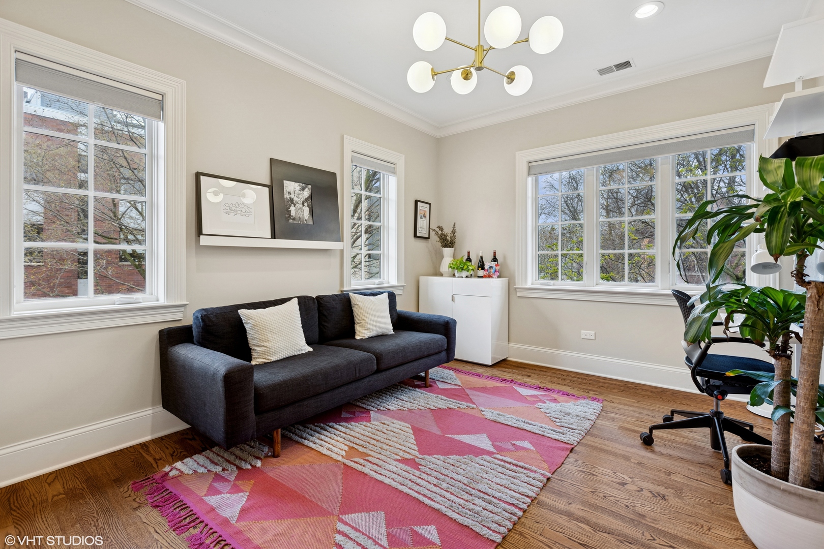 1900 W Bradley Place