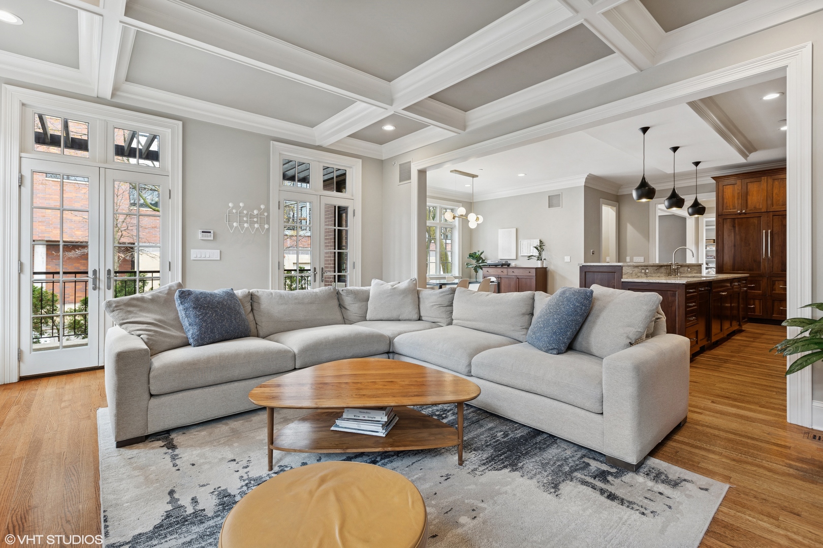 1900 W Bradley Place