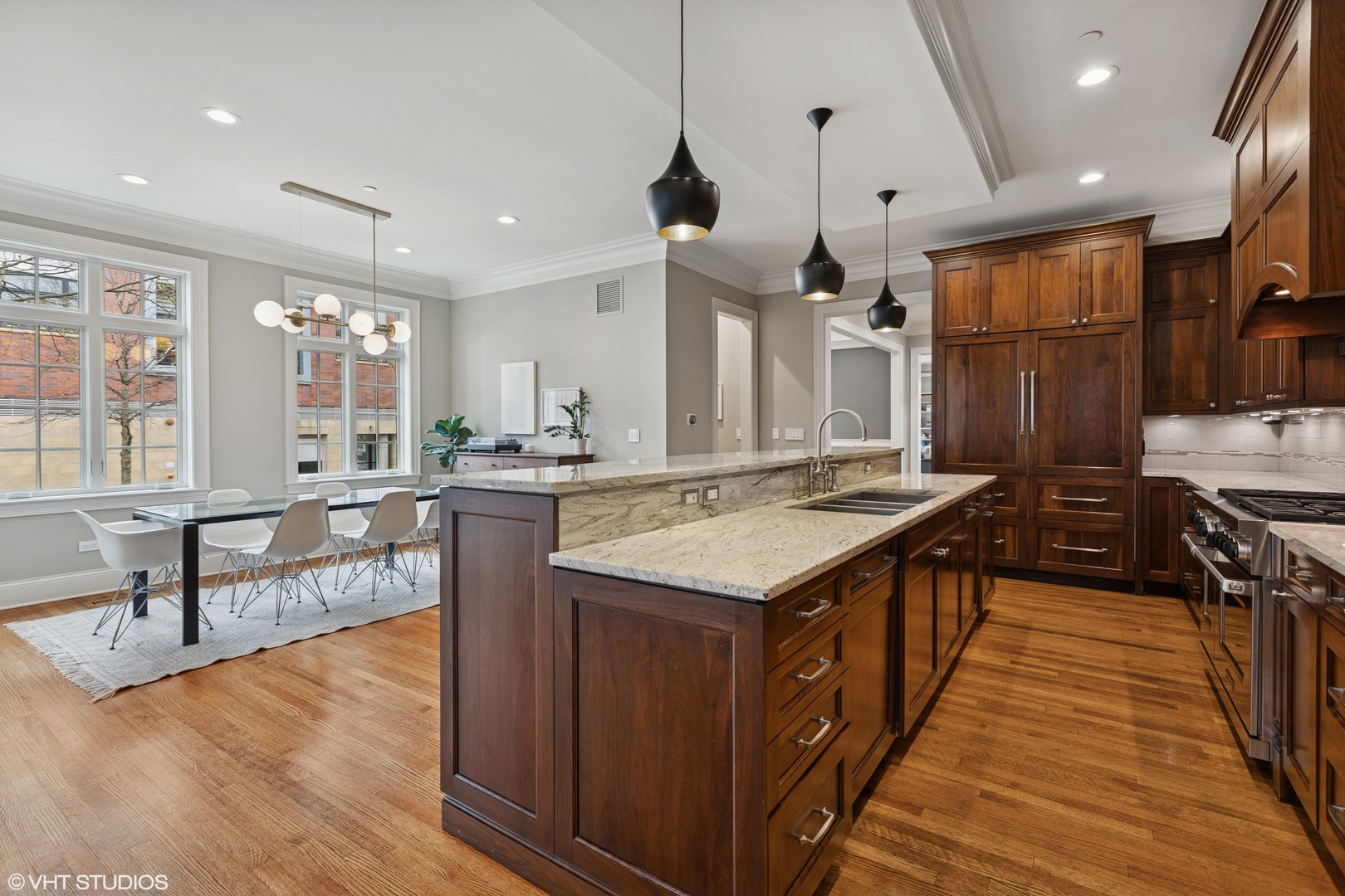 1900 W Bradley Place