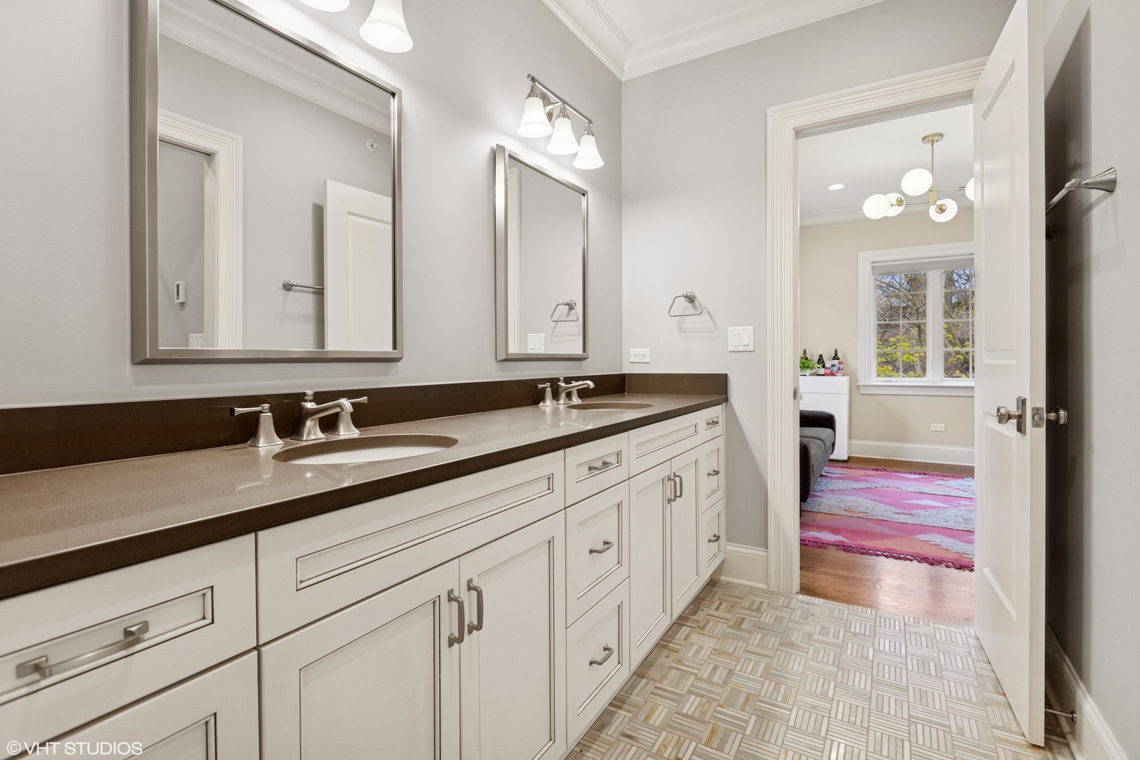 1900 W Bradley Place