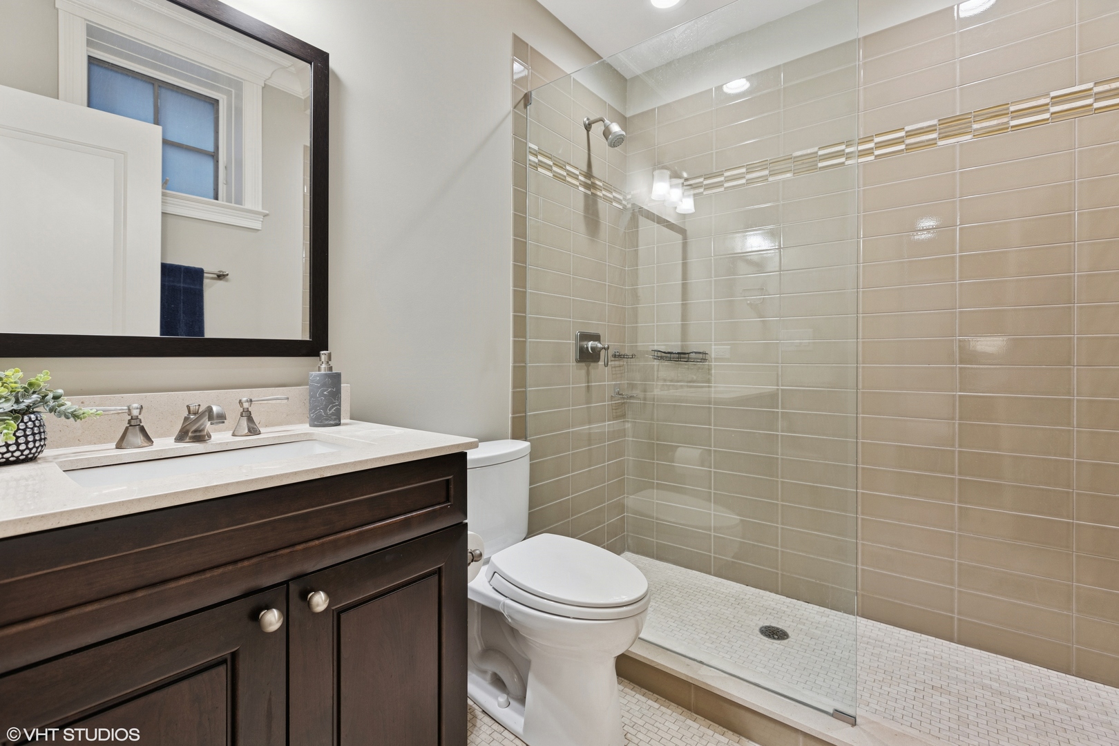 1900 W Bradley Place