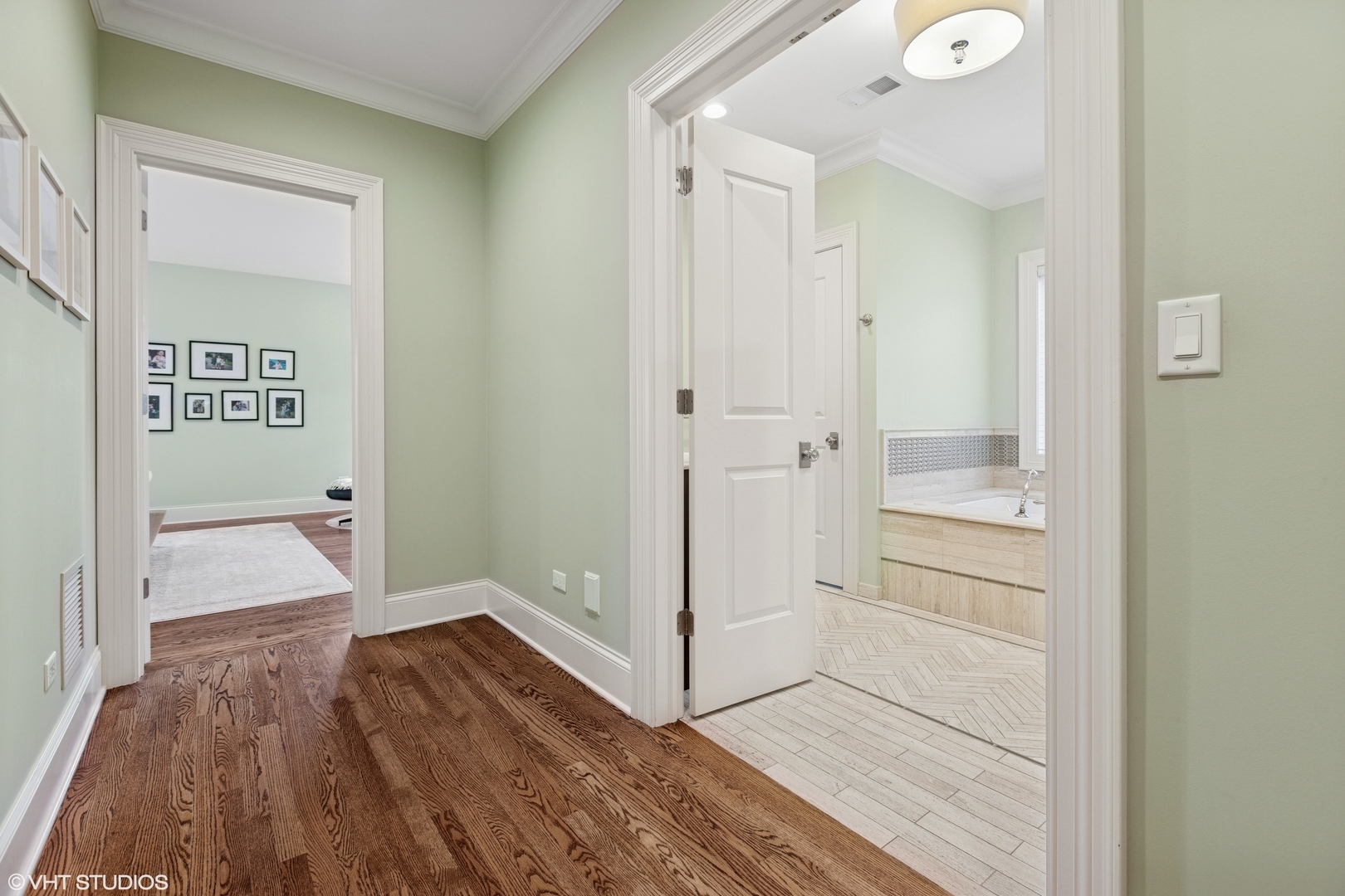 1900 W Bradley Place