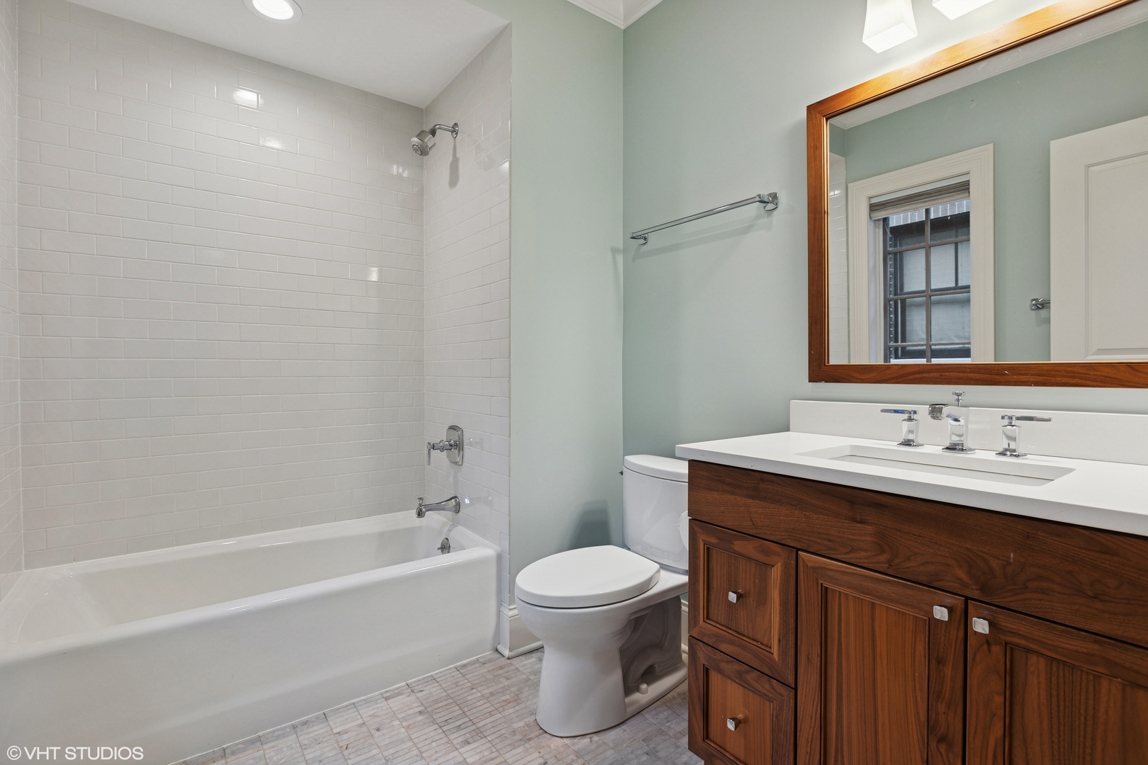 1900 W Bradley Place