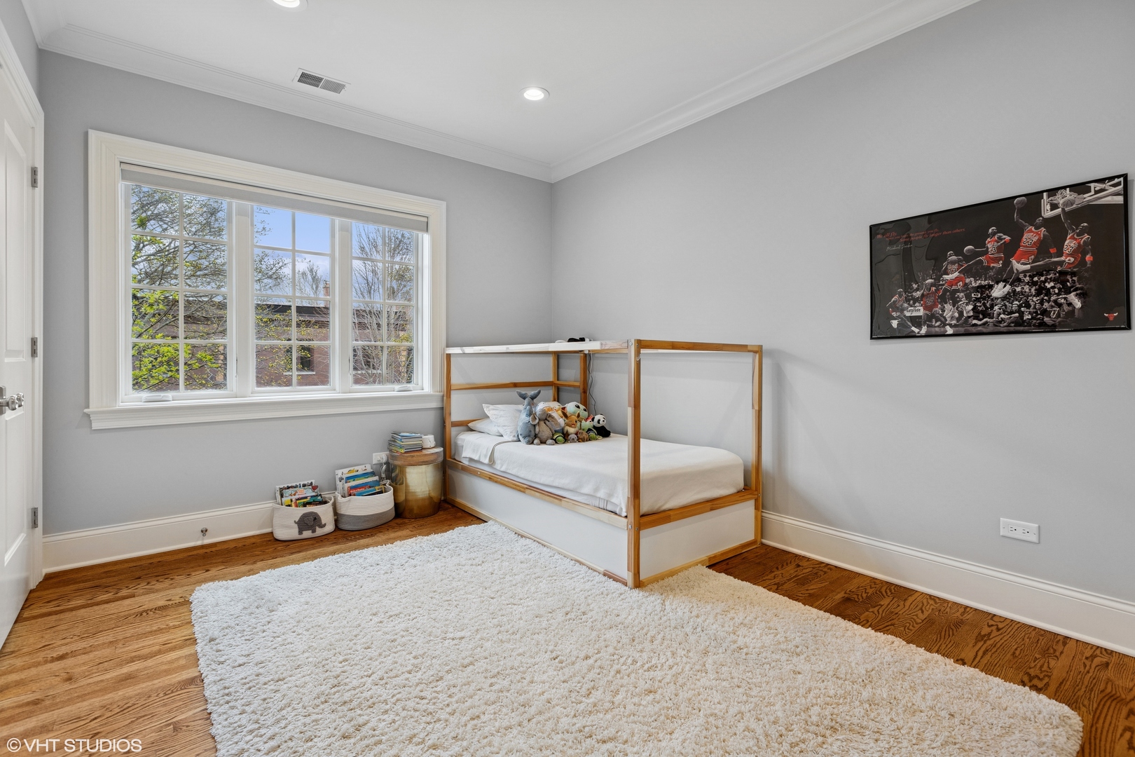 1900 W Bradley Place