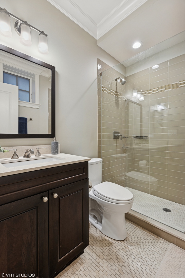 1900 W Bradley Place