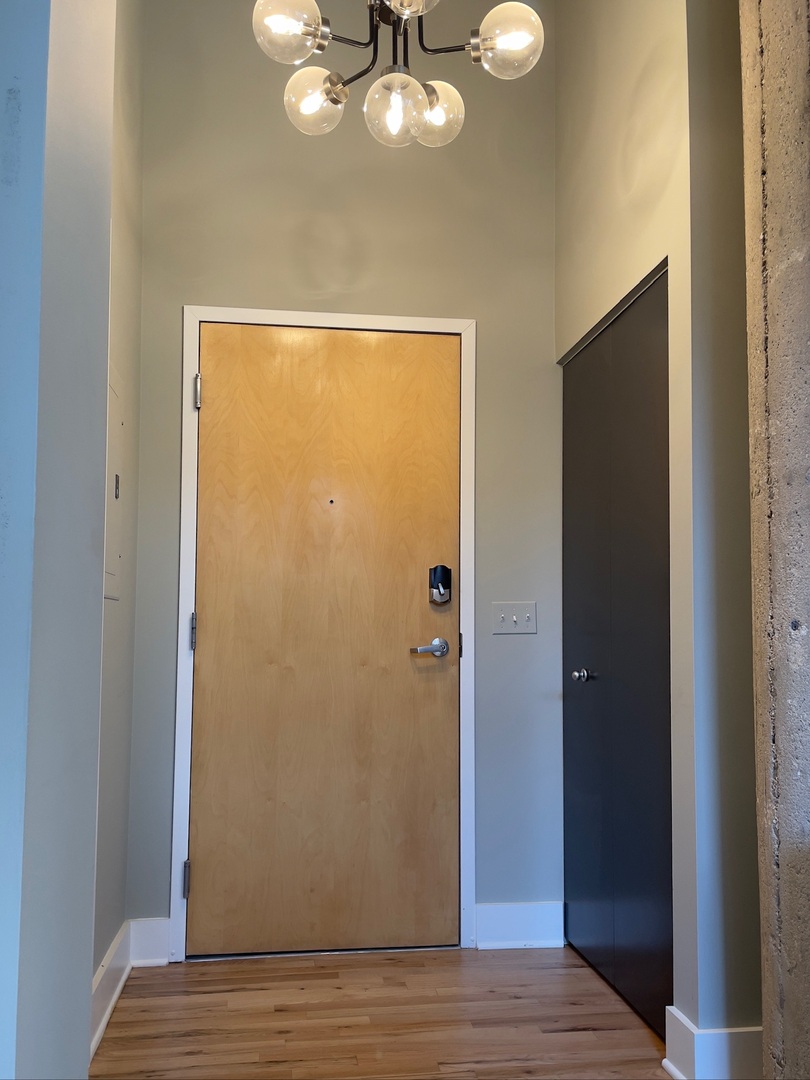 1735 N Paulina Street Unit: 406