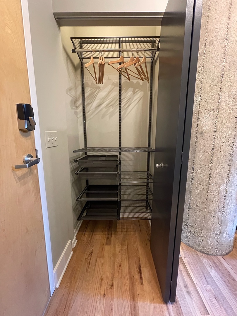 1735 N Paulina Street Unit: 406