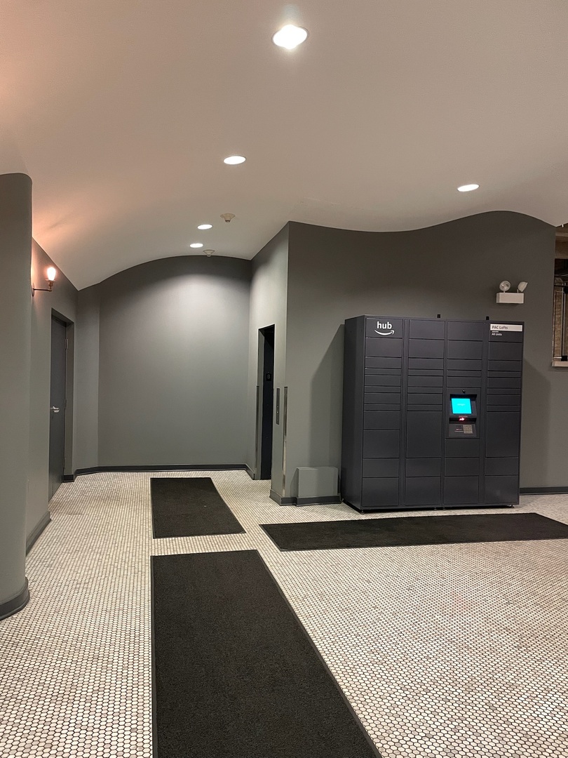 1735 N Paulina Street Unit: 406