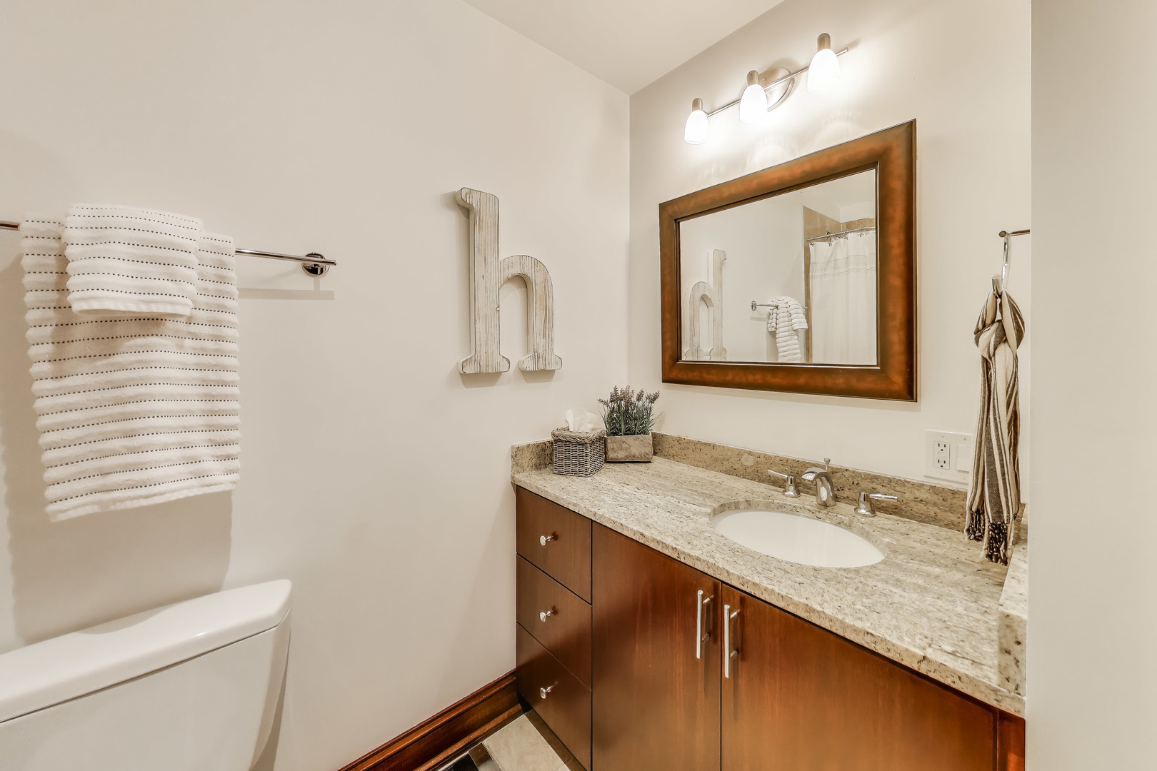 6517 N Ashland Avenue Unit: 1