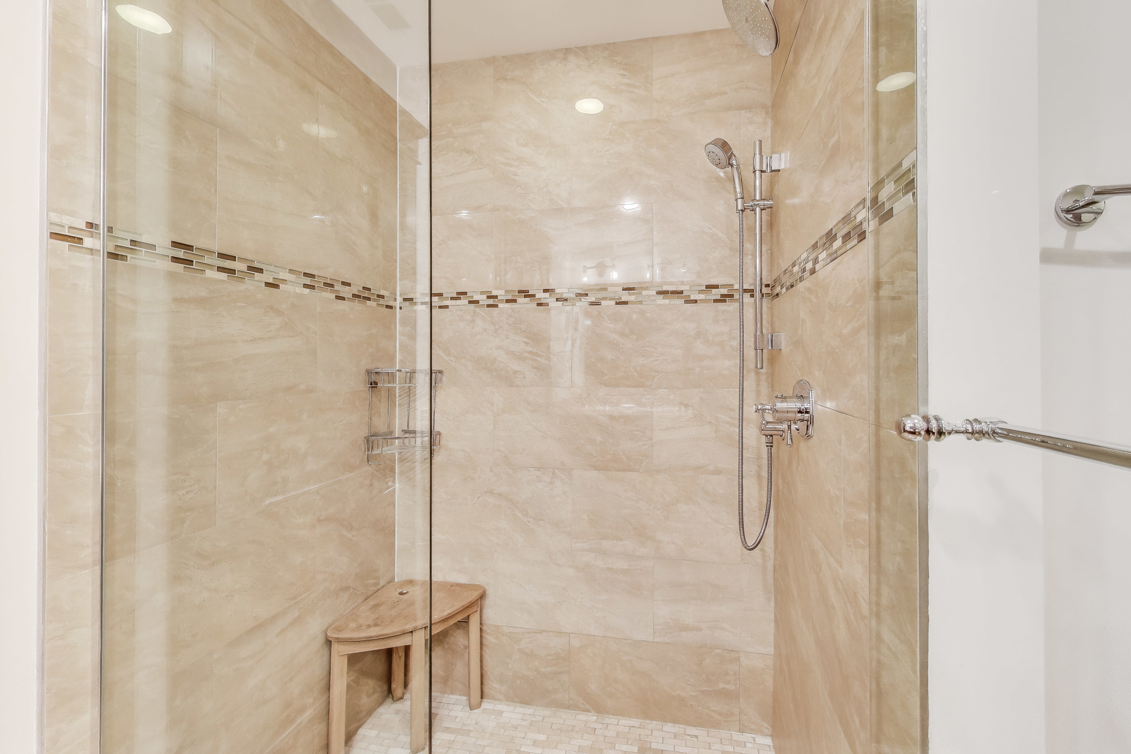 6517 N Ashland Avenue Unit: 1