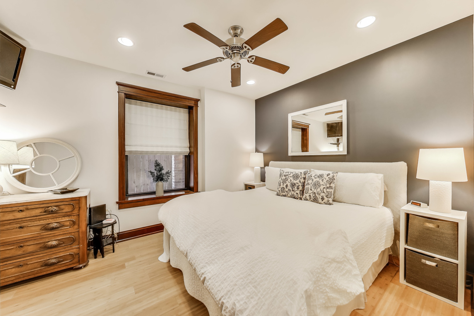 6517 N Ashland Avenue Unit: 1