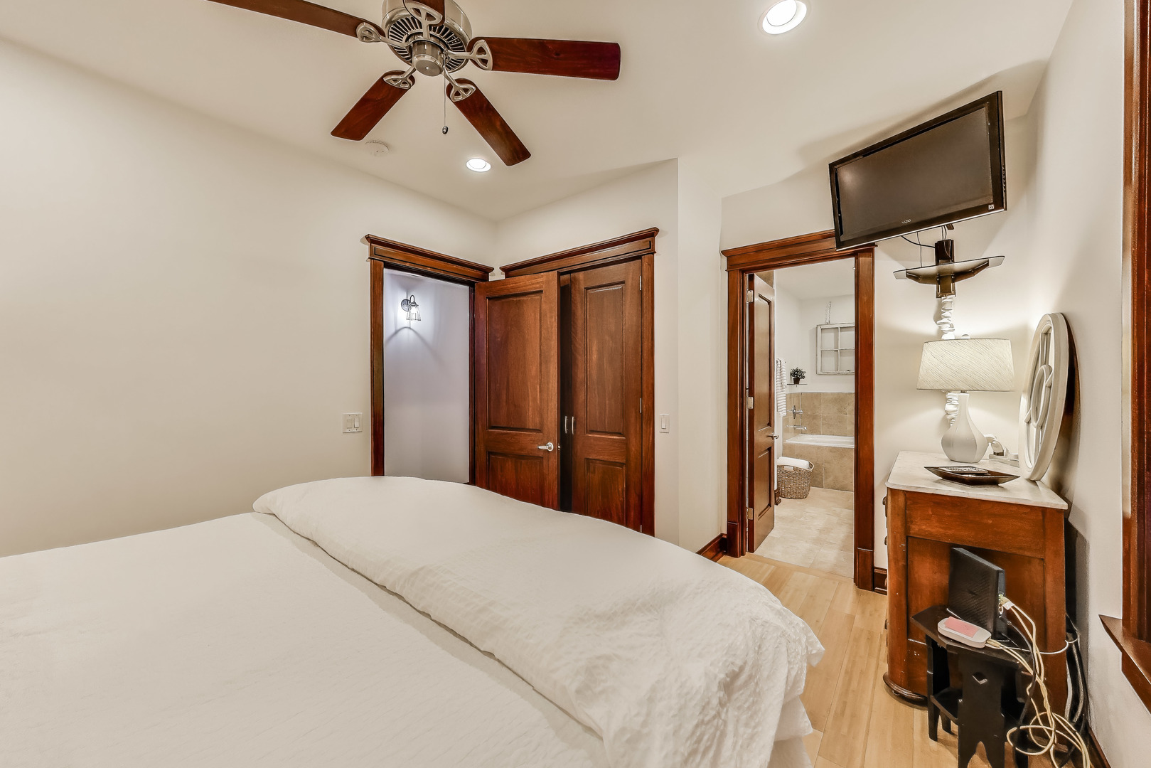 6517 N Ashland Avenue Unit: 1