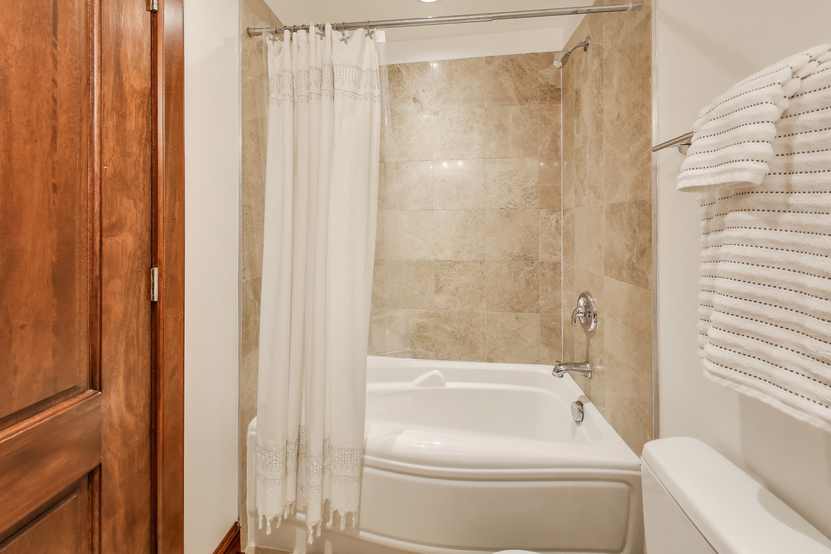 6517 N Ashland Avenue Unit: 1