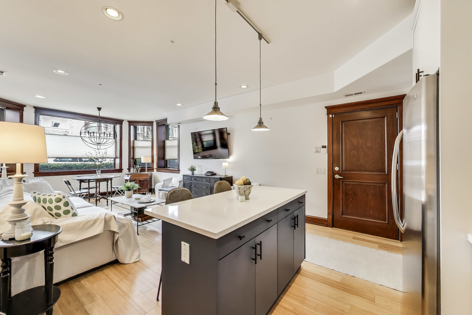 6517 N Ashland Avenue Unit: 1