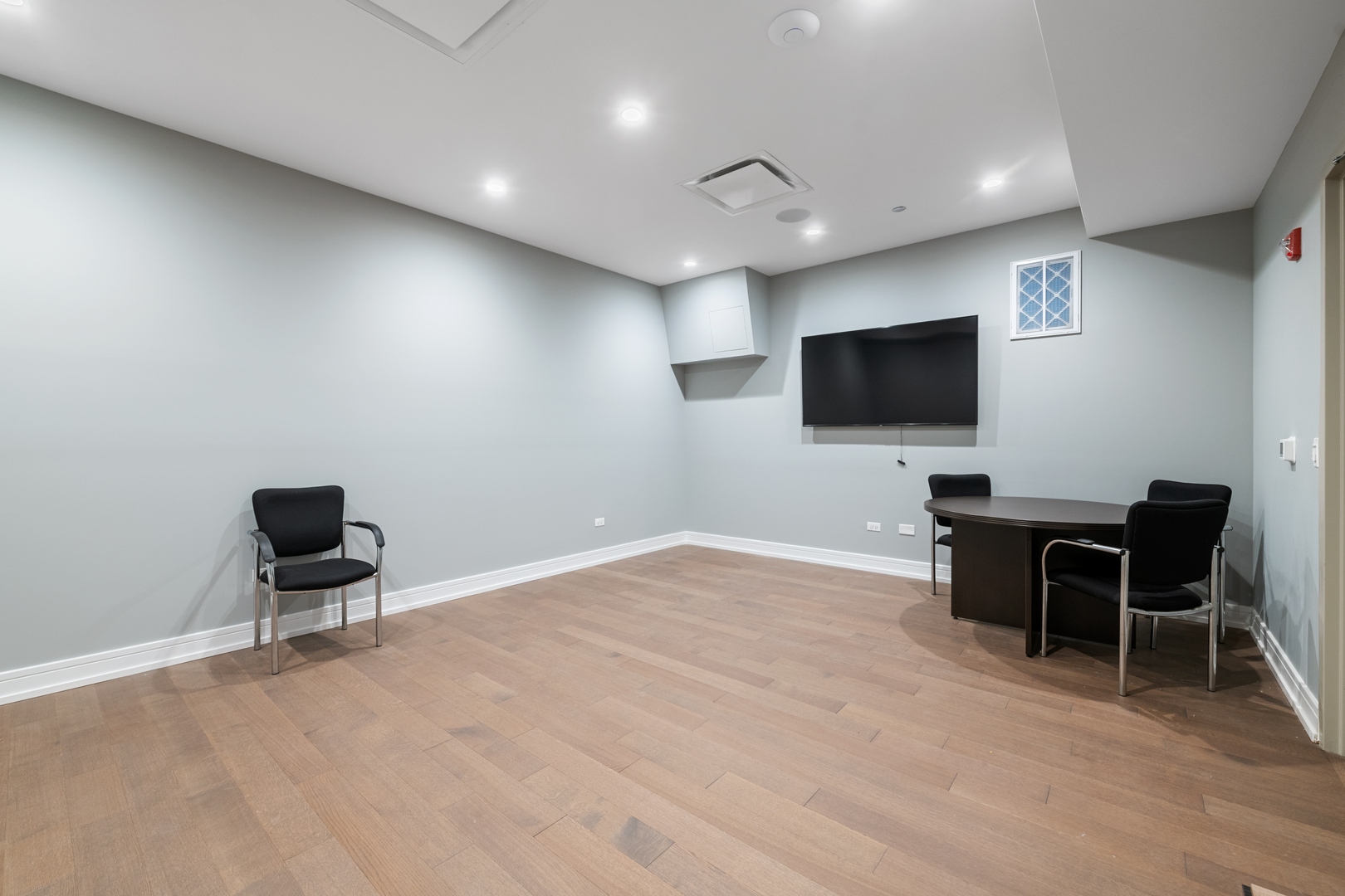 434 W Melrose Street Unit: 801