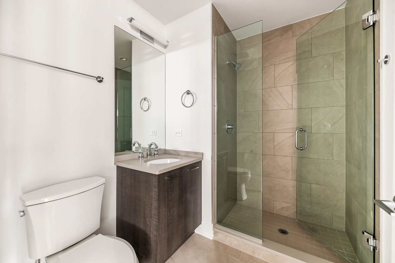 434 W Melrose Street Unit: 801