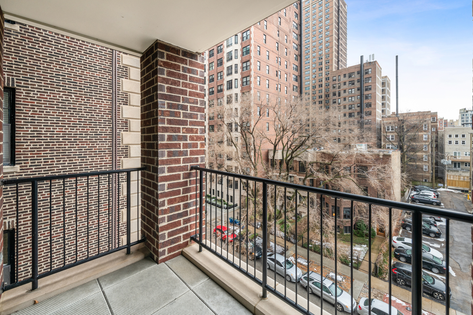 434 W Melrose Street Unit: 801