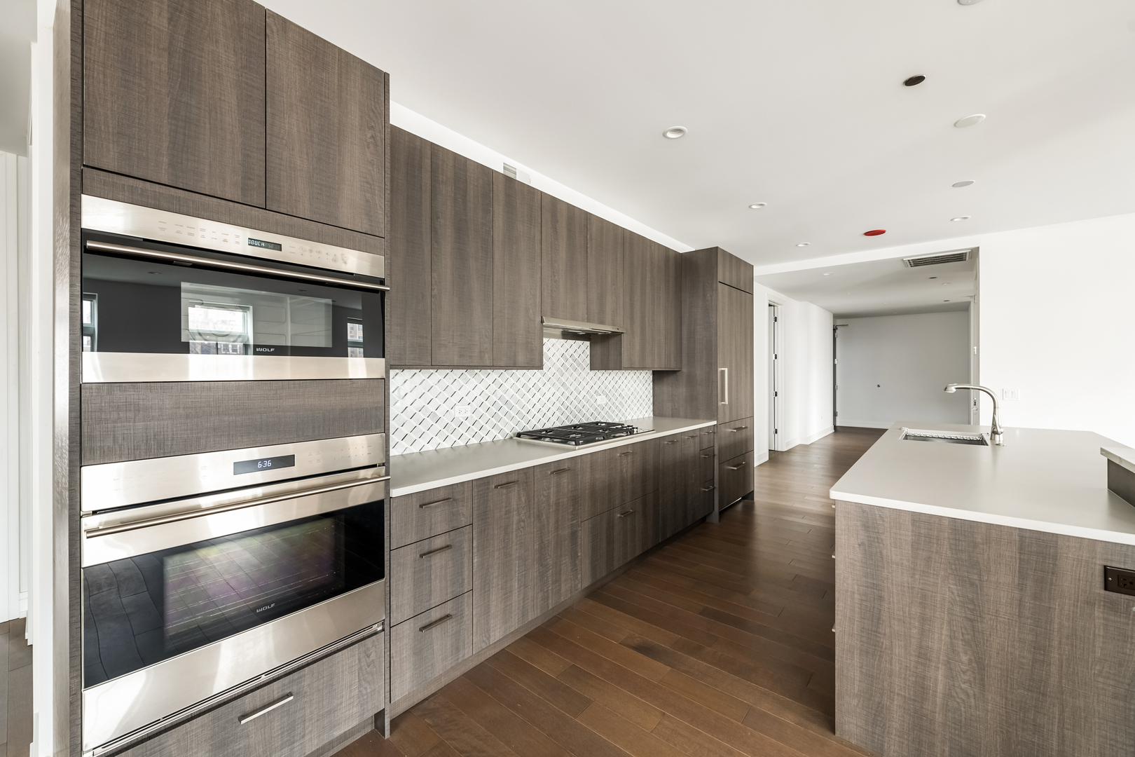 434 W Melrose Street Unit: 801