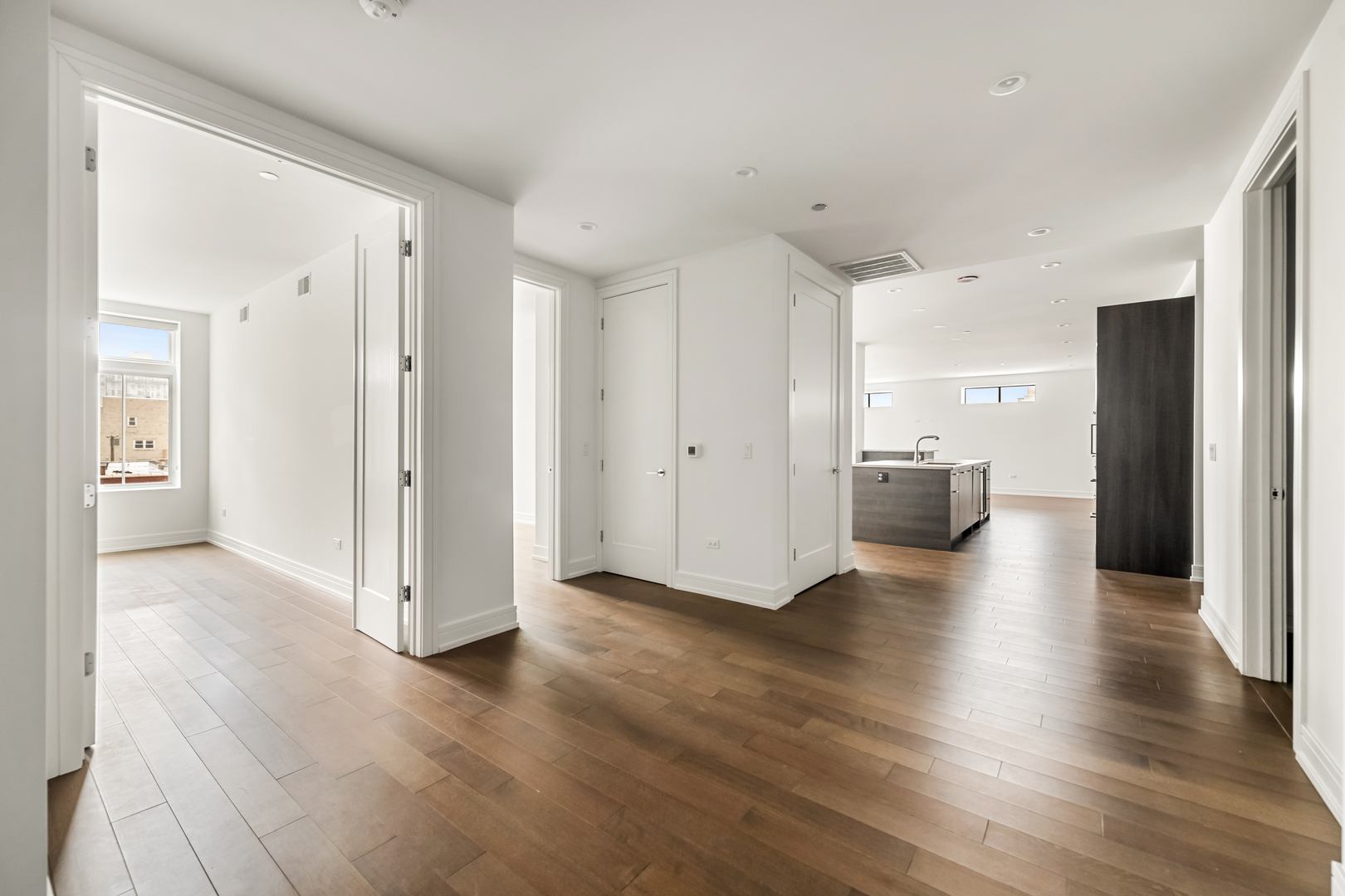 434 W Melrose Street Unit: 801