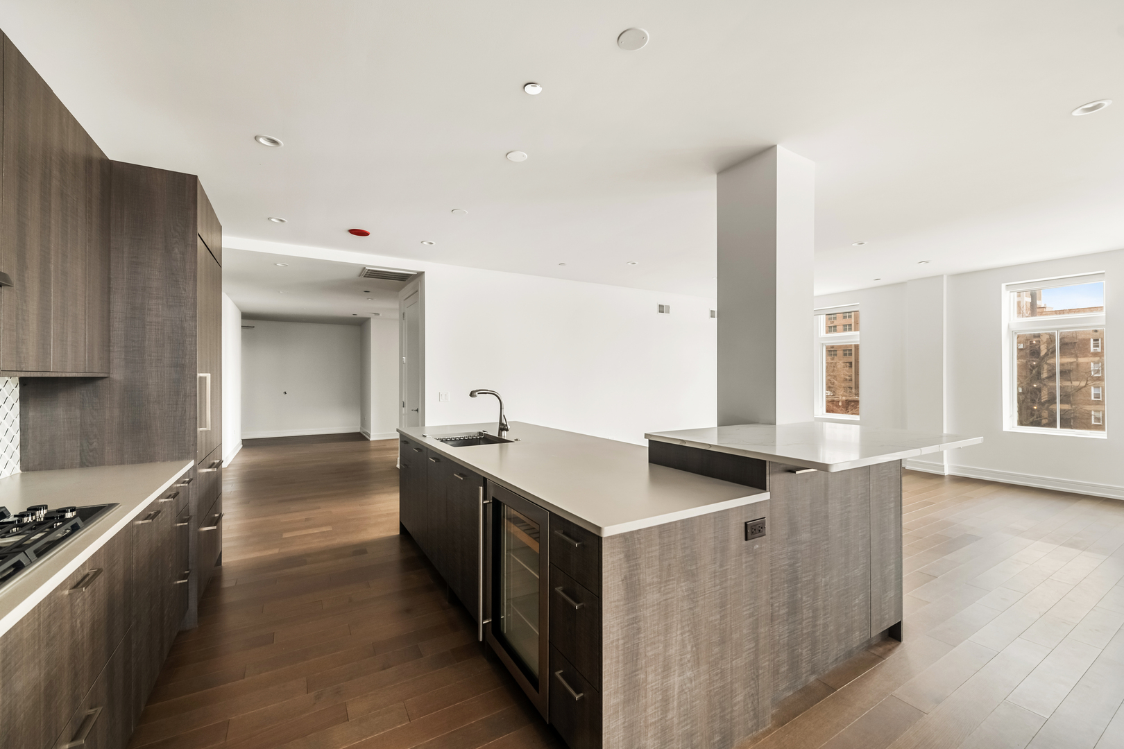 434 W Melrose Street Unit: 801