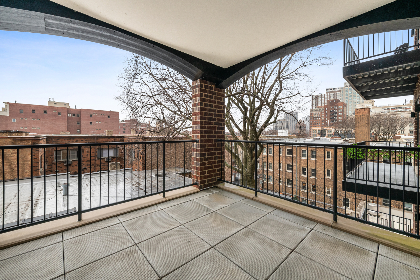 434 W Melrose Street Unit: 801