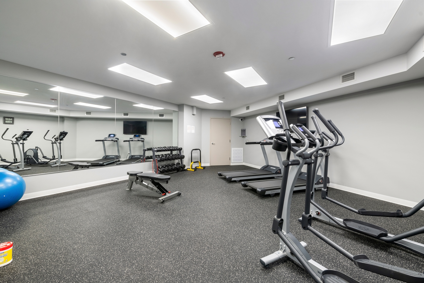 434 W Melrose Street Unit: 801