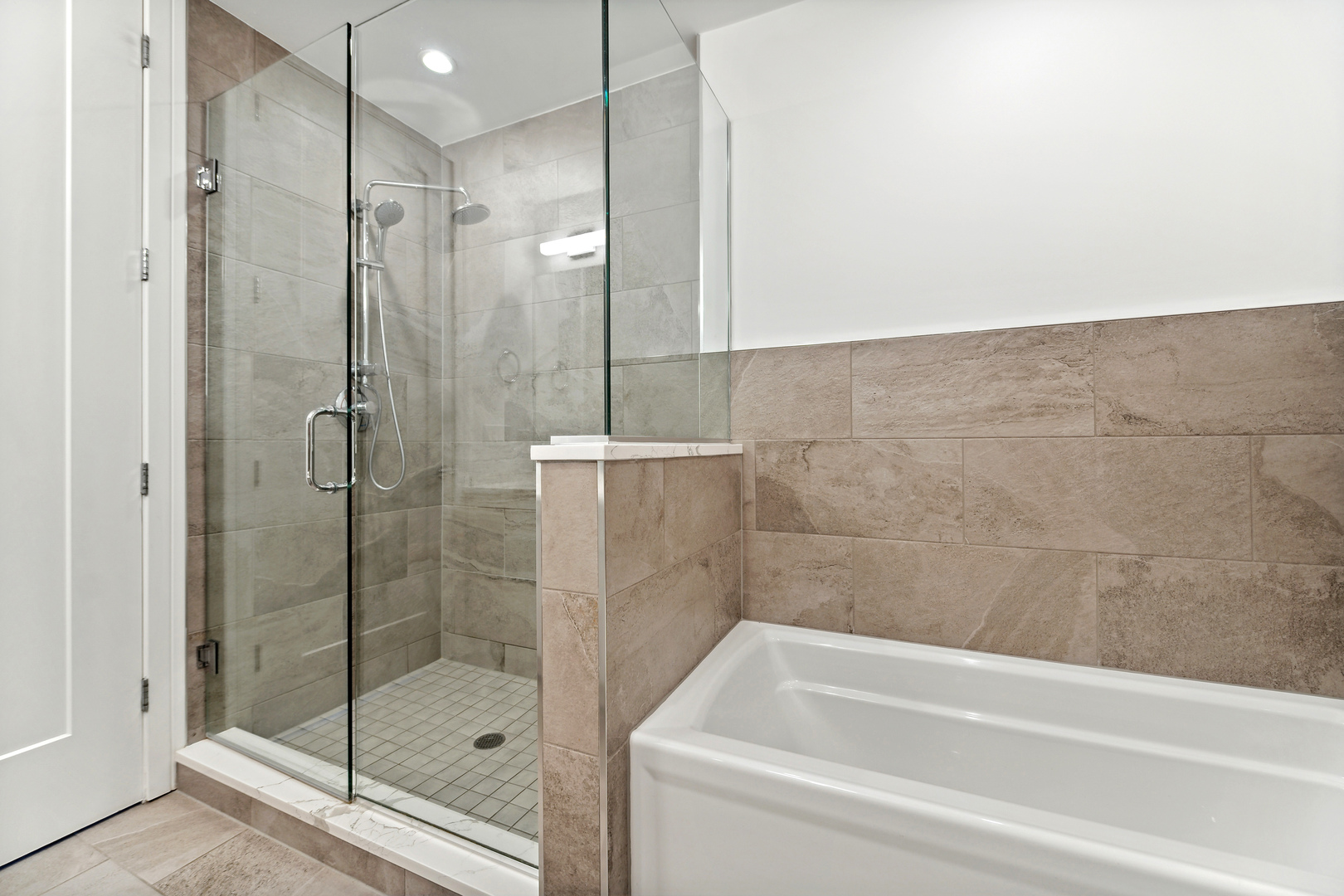 434 W Melrose Street Unit: 801