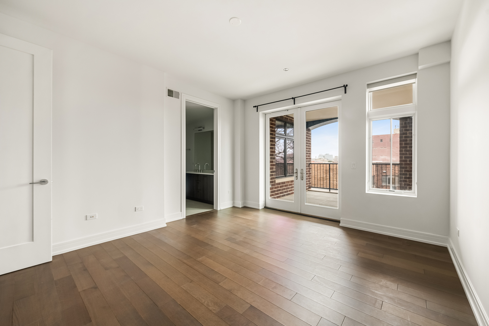 434 W Melrose Street Unit: 801