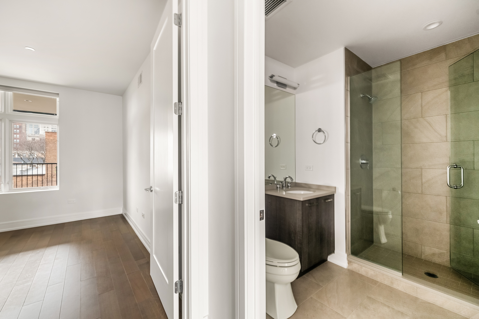 434 W Melrose Street Unit: 801