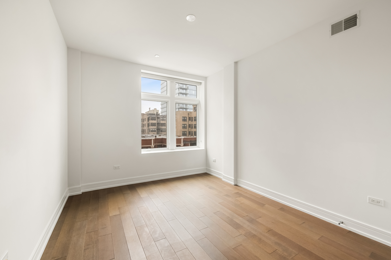 434 W Melrose Street Unit: 801