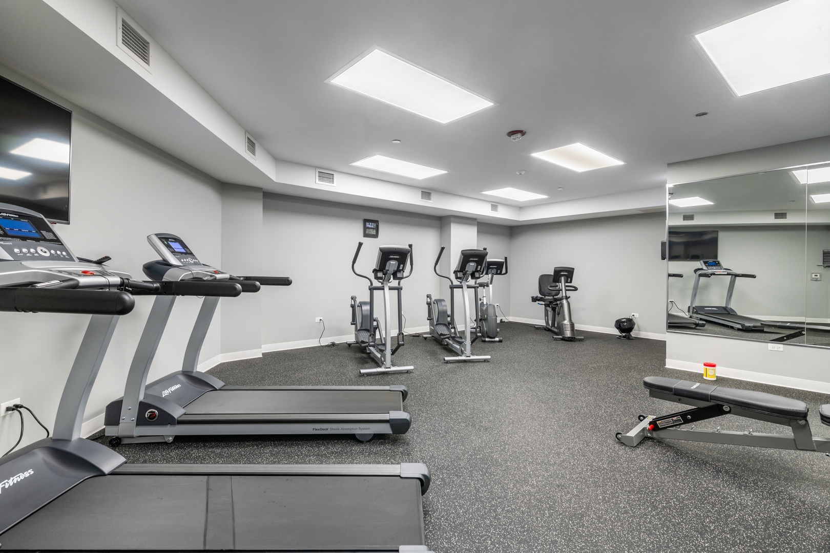 434 W Melrose Street Unit: 801