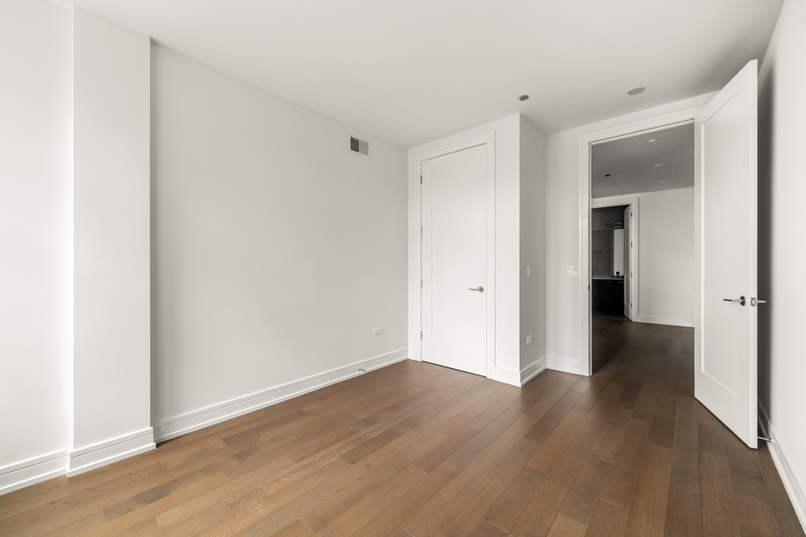 434 W Melrose Street Unit: 801