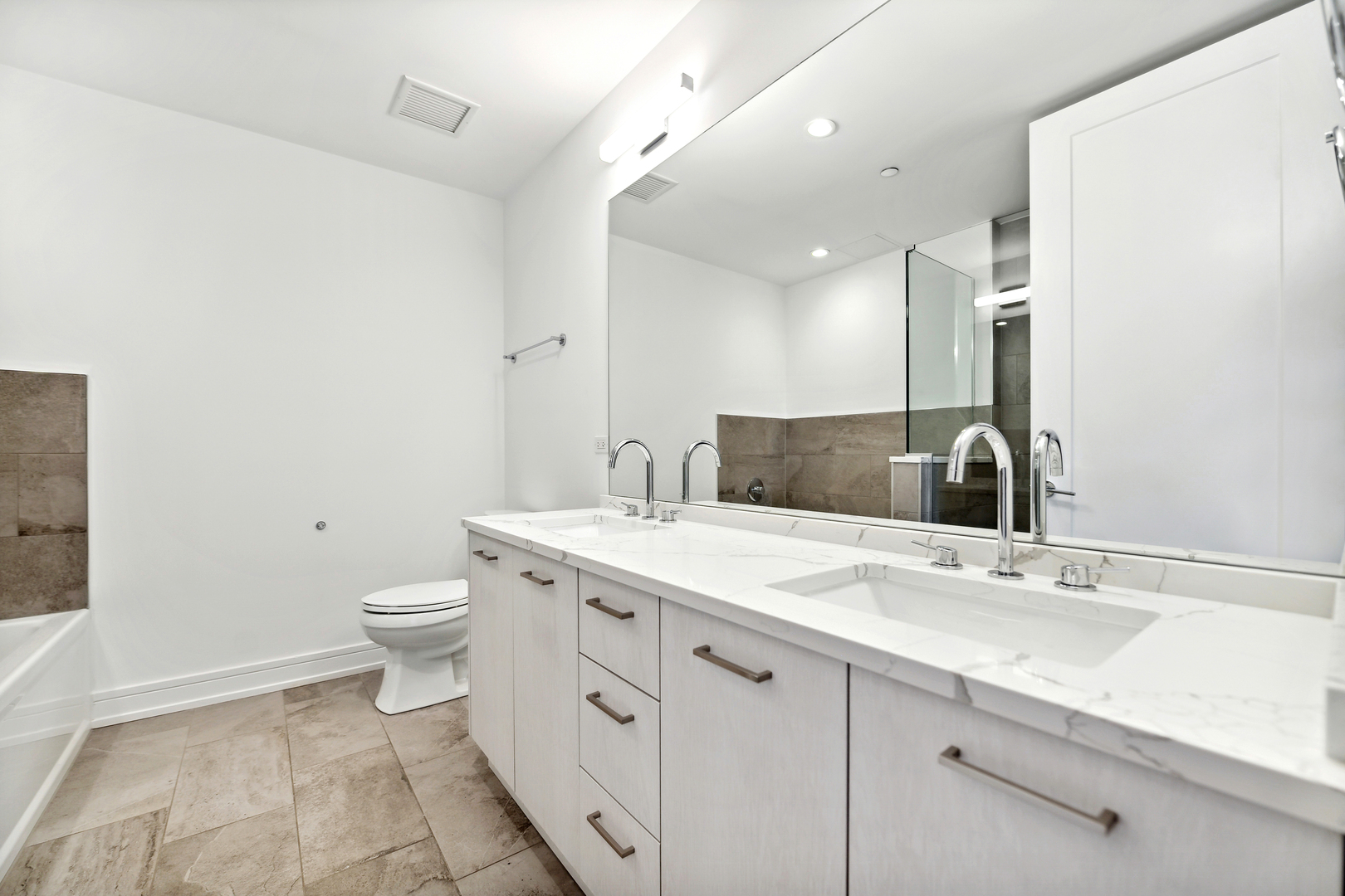 434 W Melrose Street Unit: 801