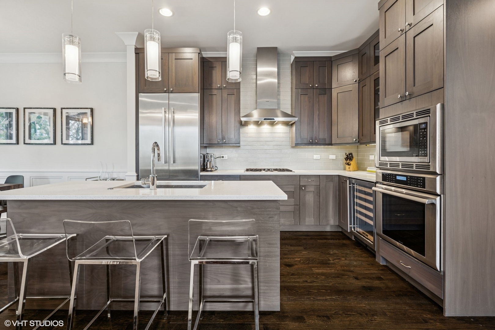 929 W Altgeld Street Unit: 4