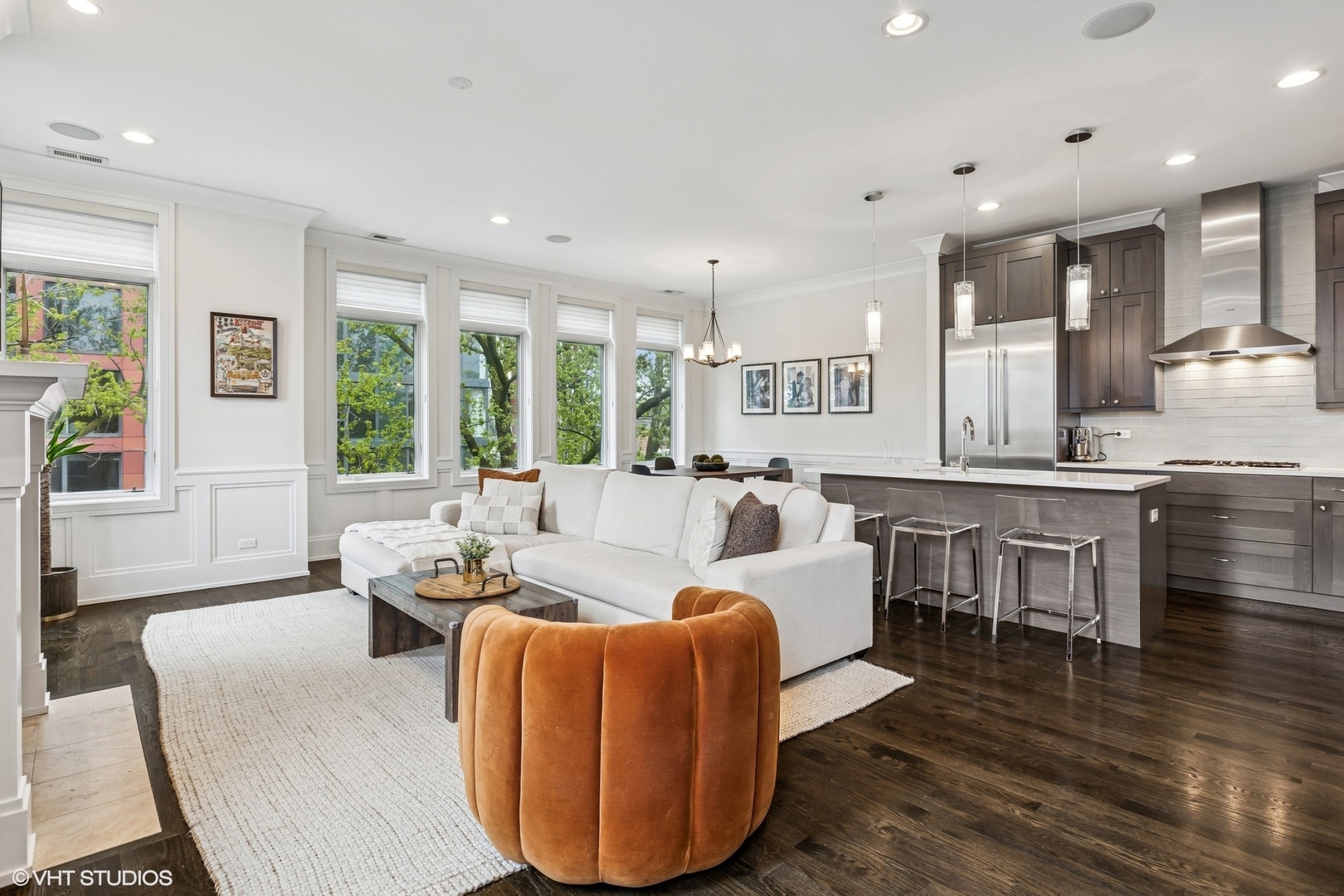 929 W Altgeld Street Unit: 4