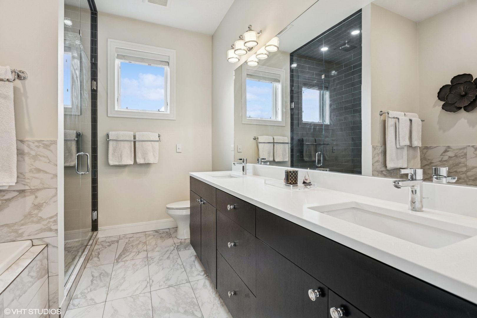 929 W Altgeld Street Unit: 4