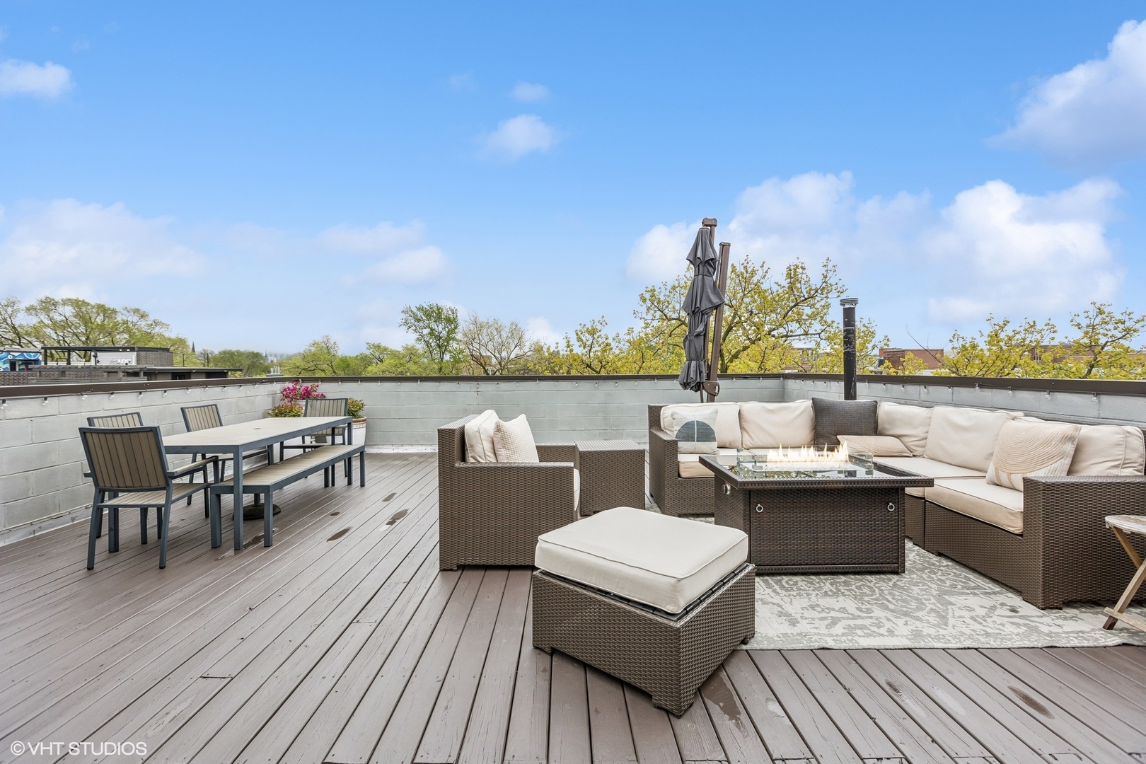 929 W Altgeld Street Unit: 4