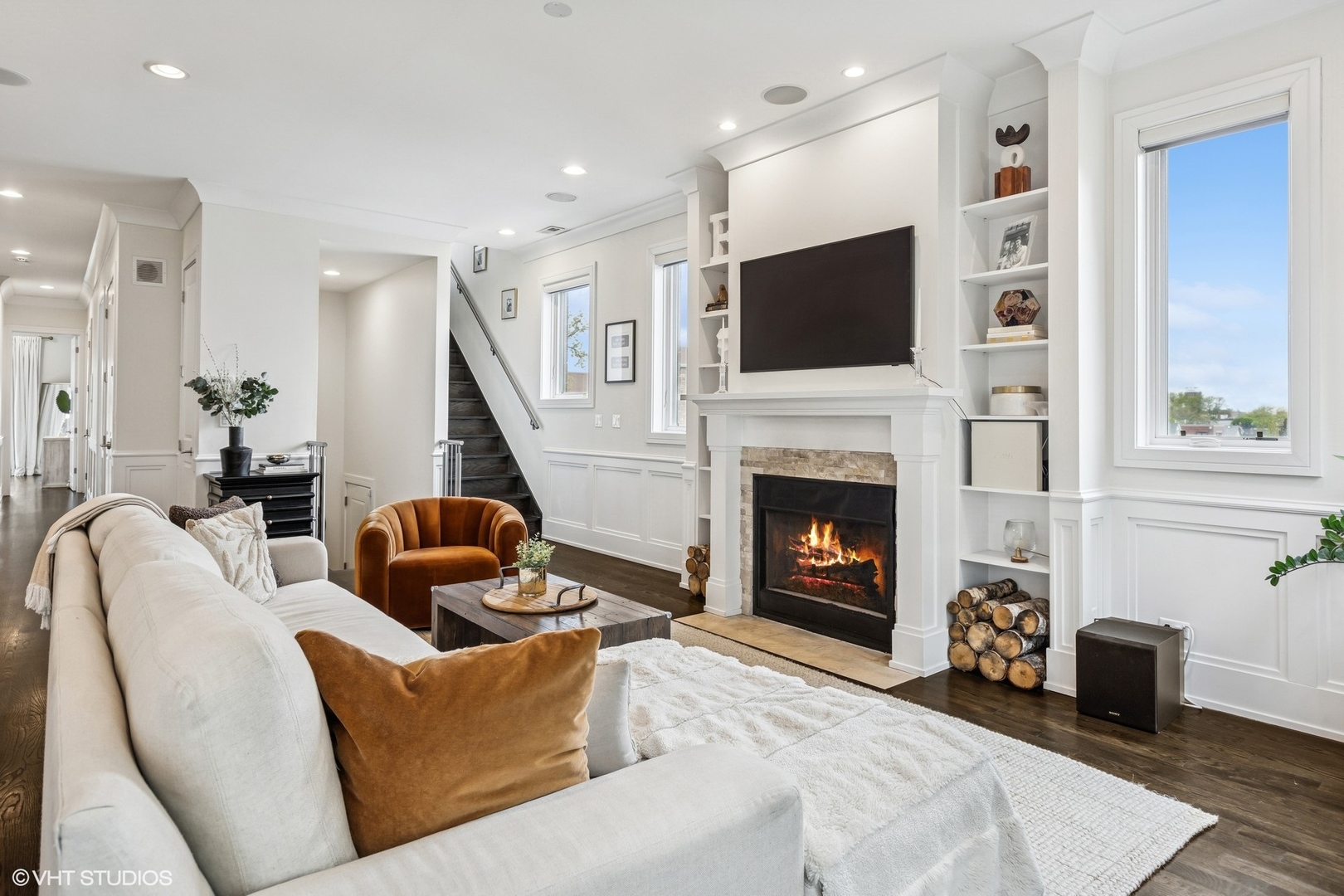 929 W Altgeld Street Unit: 4