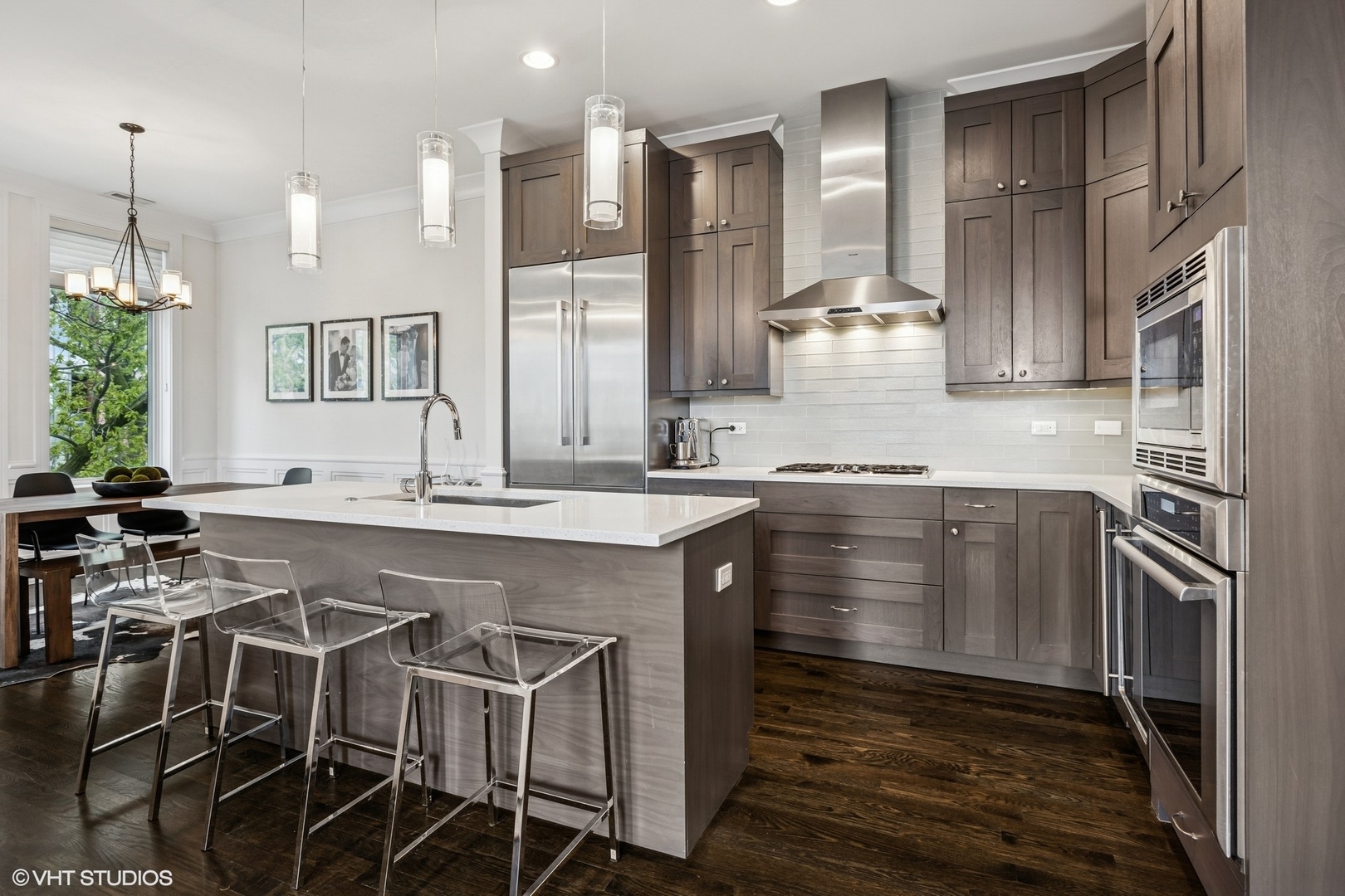 929 W Altgeld Street Unit: 4