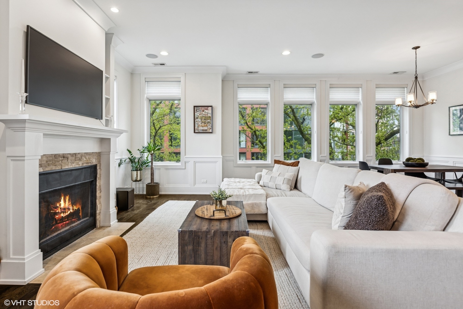 929 W Altgeld Street Unit: 4