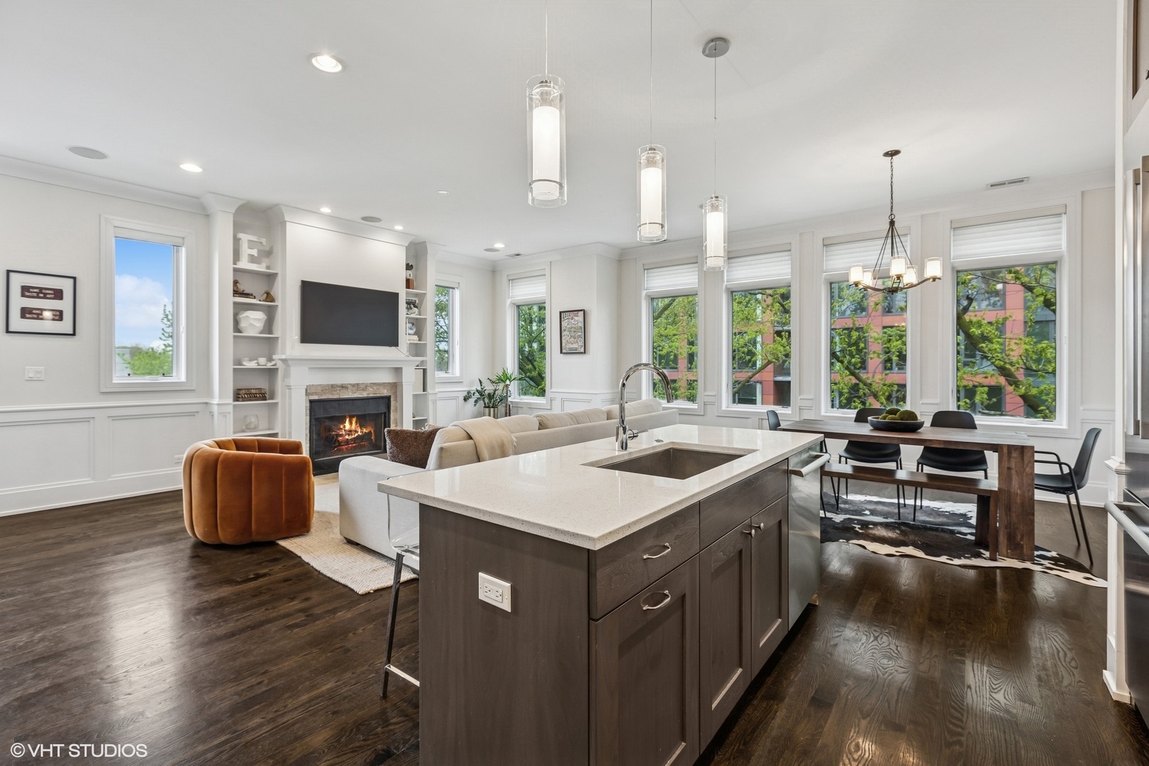 929 W Altgeld Street Unit: 4