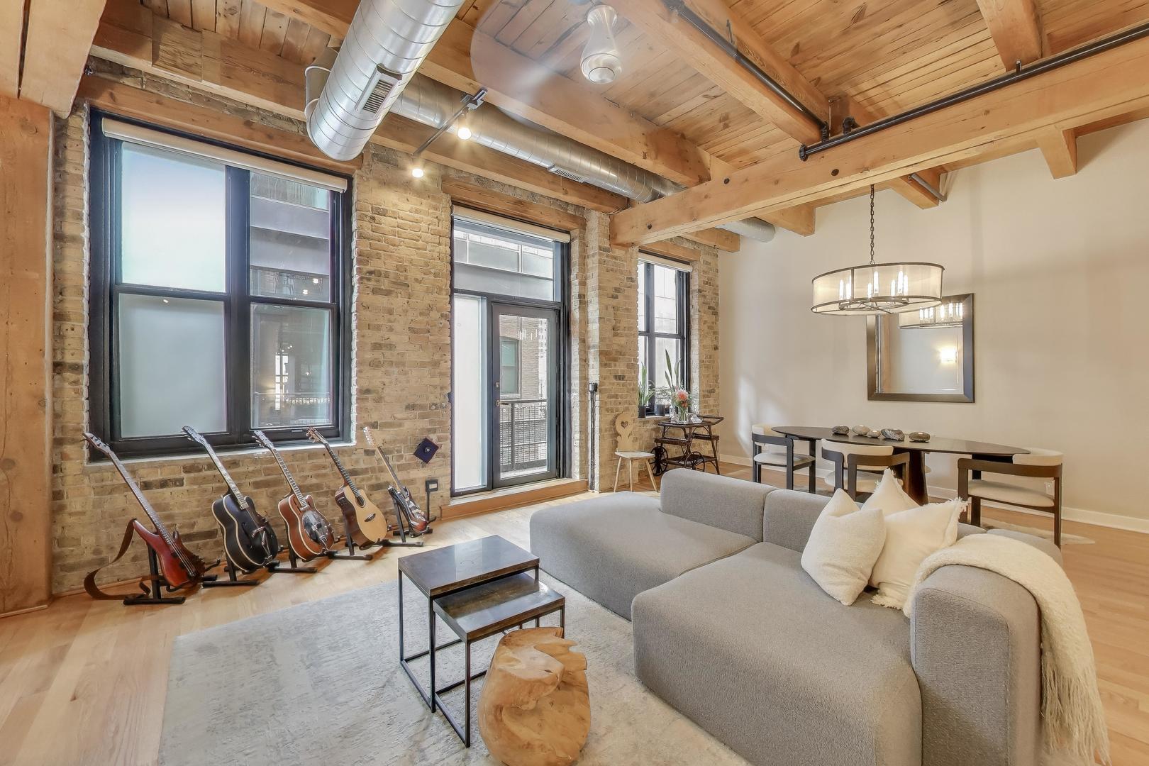 154 W Hubbard Street Unit: 304
