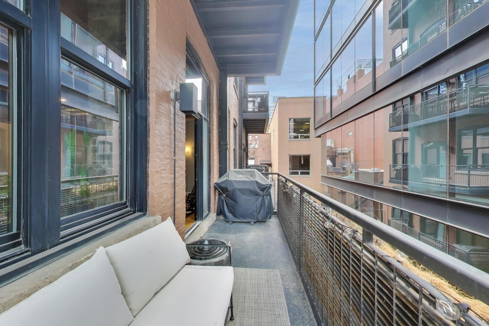 154 W Hubbard Street Unit: 304